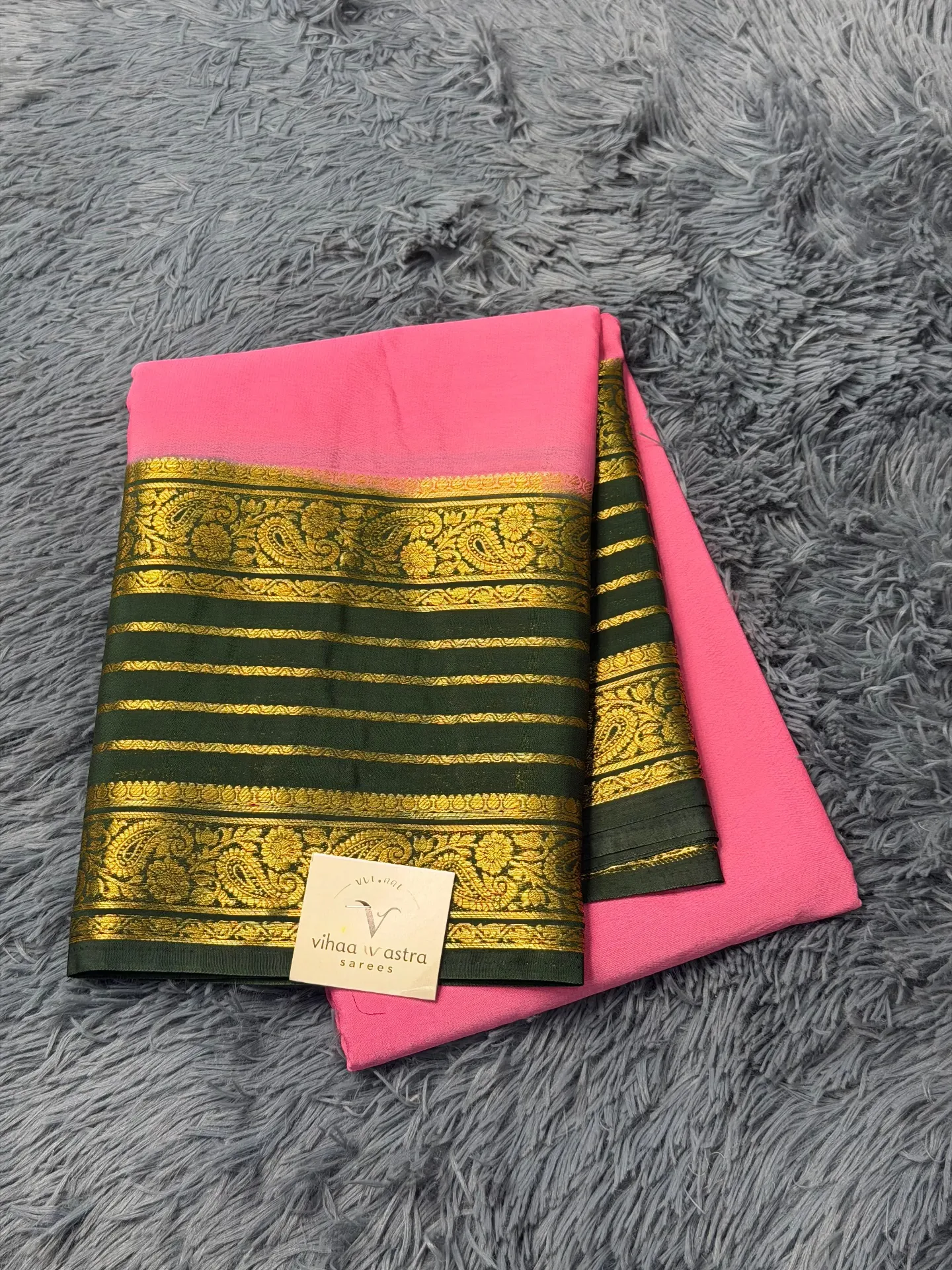 VV1199 Pink Body With Dark Green Border Mysore Crepe Saree