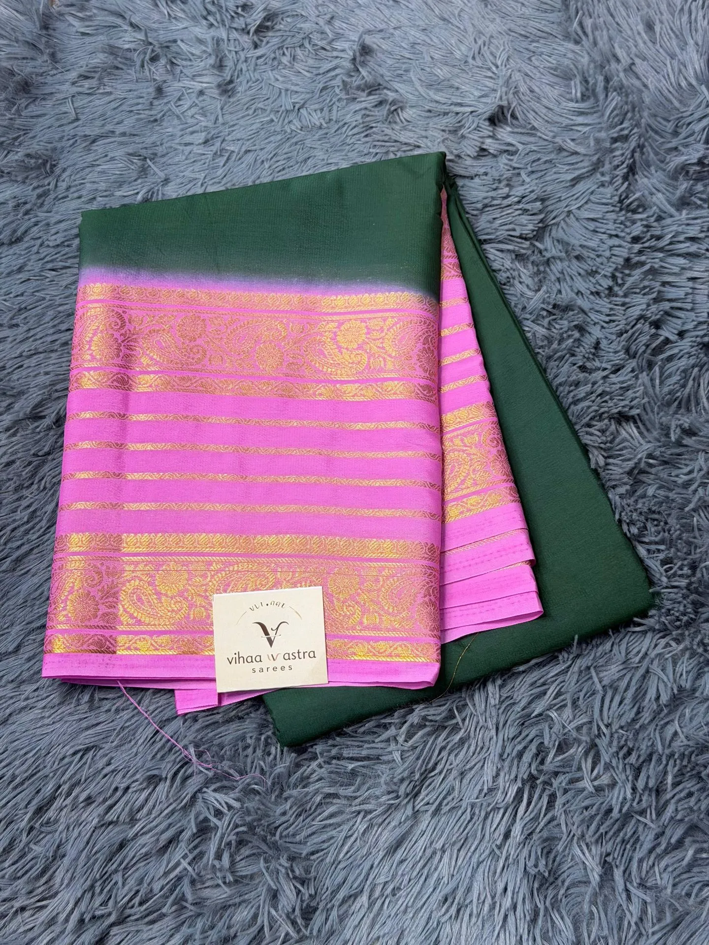 VV1199 Bottle Green Body With Pink Border Mysore Crepe Saree