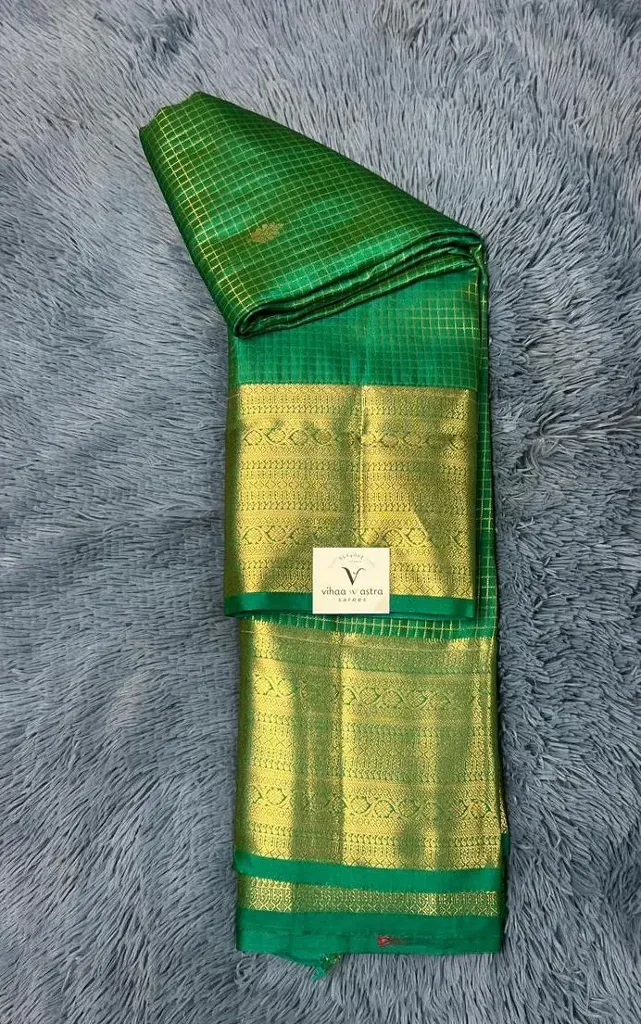 VVS090 Premium Vintage Dark Green Colour Semi Kanchipattu Saree