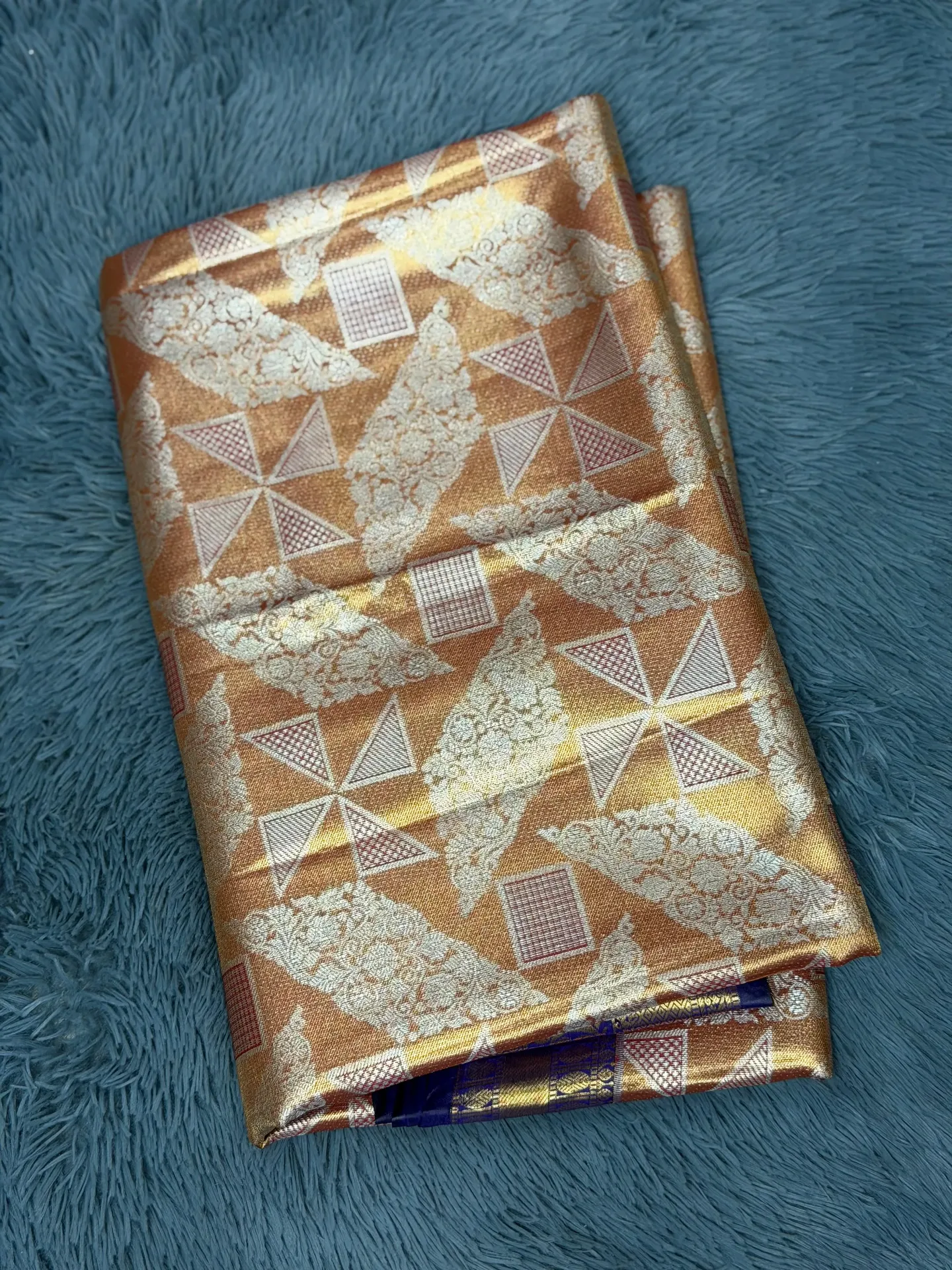 VV2399 Brown Body With Blue Border Kanchipattu Saree With Geometric Pattern