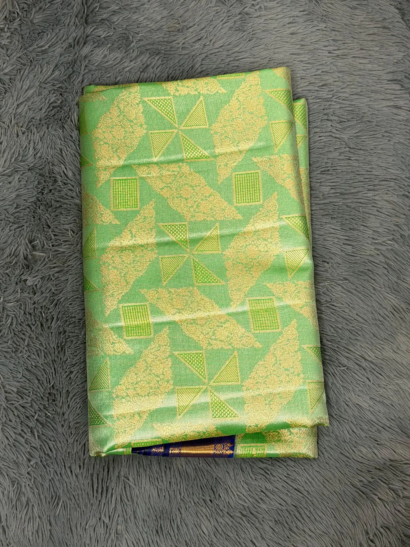 VV2399 Green Body With Blue Border Kanchipattu Saree