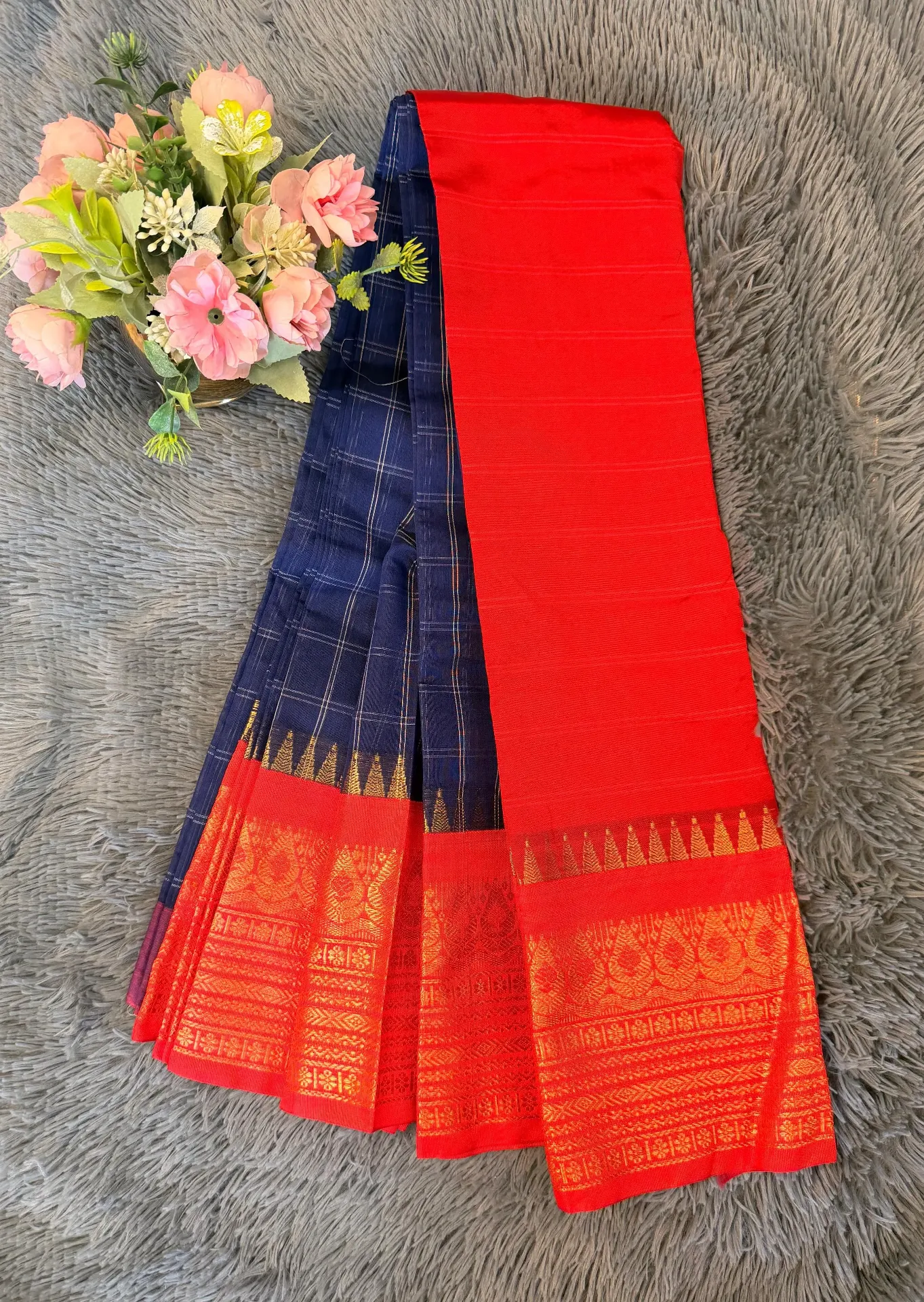 2026 Light Purple Body With Striking Red Border Gadwal Cotton Saree