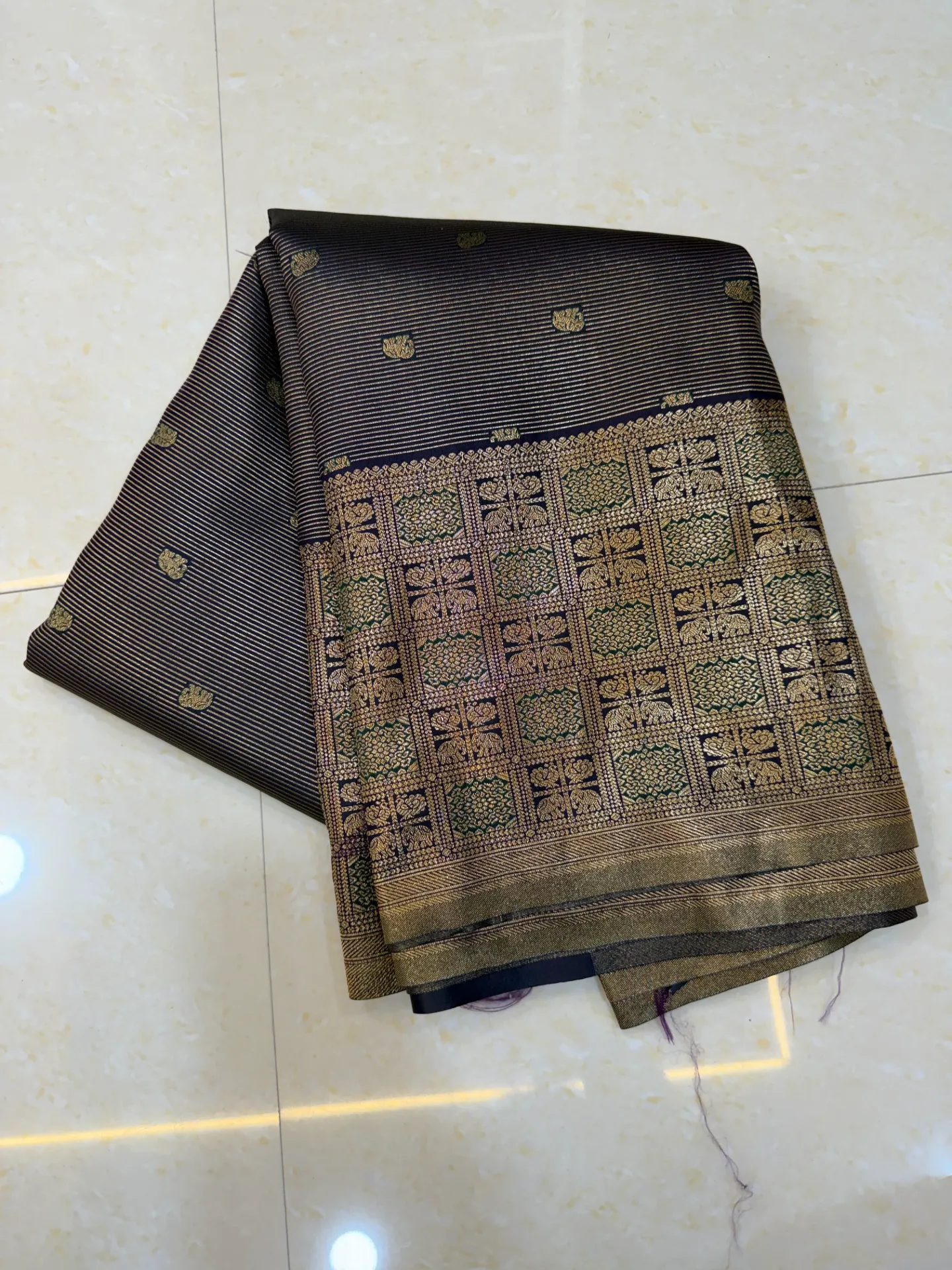 Mangalgiri Pattu VV4199